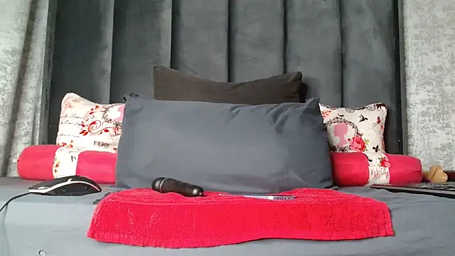 Lucy Blacksilk online show from 24, 11, 2025