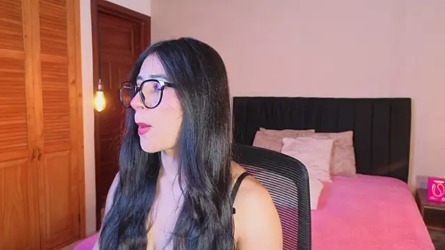 ChloeTurner  online show from 18, 4, 2026