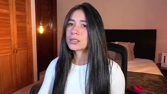 ChloeTurner  online show from 6, 4, 2026