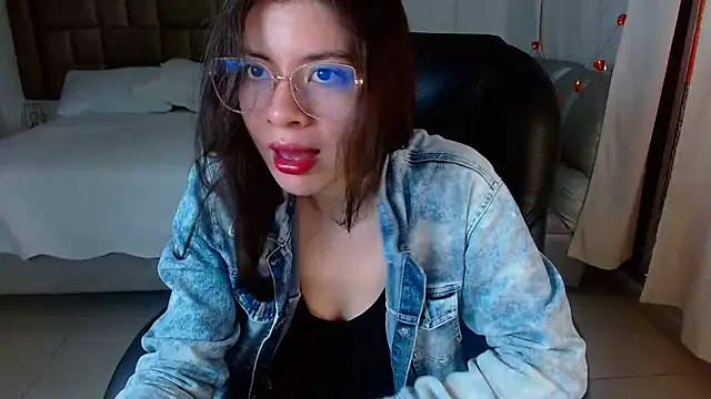 zoecruzz online show from 5, 4, 2026