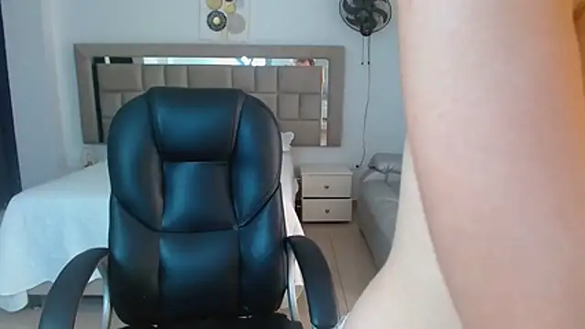 zoecruzz online show from 10, 4, 2026