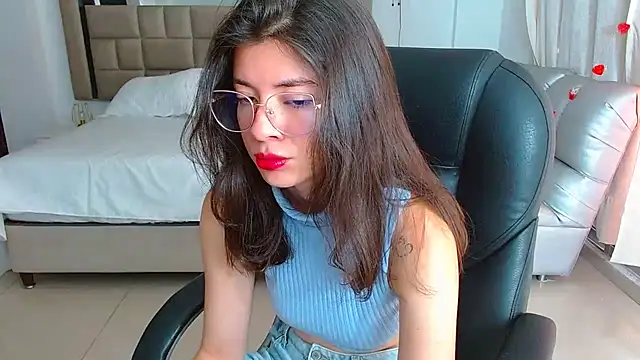 zoecruzz online show from 4, 3, 2026