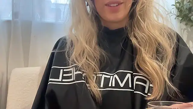 mollywilde online show from 10, 11, 2025