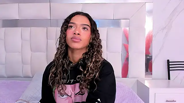 Snapshot of BritneyCollins chatting on 7, 10, 2025 BritneyCollins online show from 7, 10, 2025