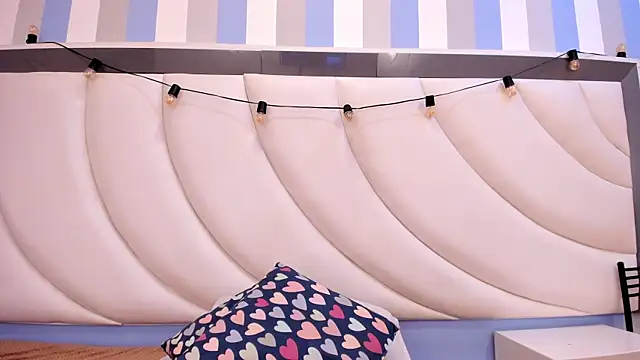 BritneyCollins online show from 7, 4, 2026