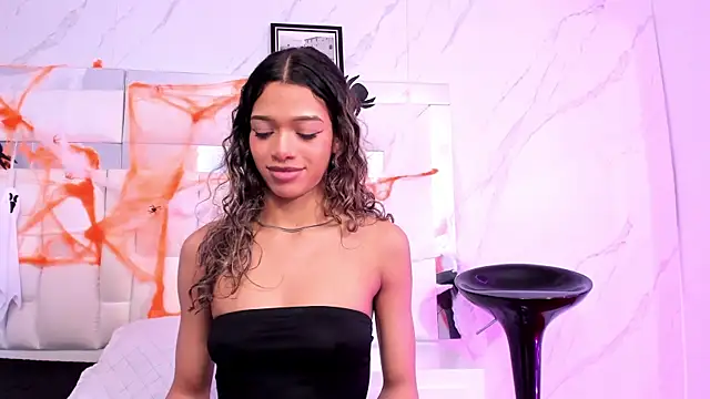 Snapshot of BritneyCollins chatting on 12, 10, 2025 BritneyCollins online show from 12, 10, 2025