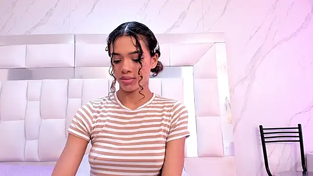 Snapshot of BritneyCollins chatting on 15, 11, 2025 BritneyCollins online show from 15, 11, 2025