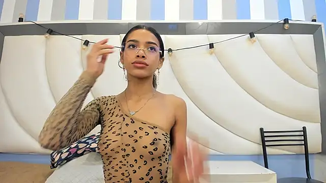 BritneyCollins online show from 17, 4, 2026