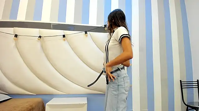 BritneyCollins online show from 4, 4, 2026