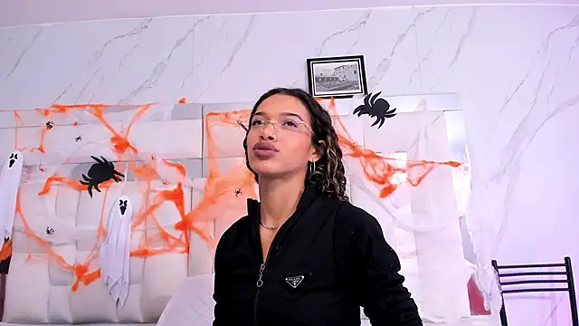 Snapshot of BritneyCollins chatting on 8, 10, 2025 BritneyCollins online show from 8, 10, 2025