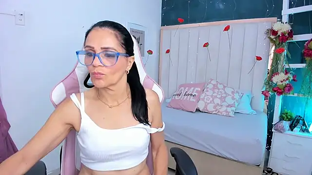 Snapshot of margot_smith_ chatting on 28, 3, 2026 margot smith online show from 28, 3, 2026