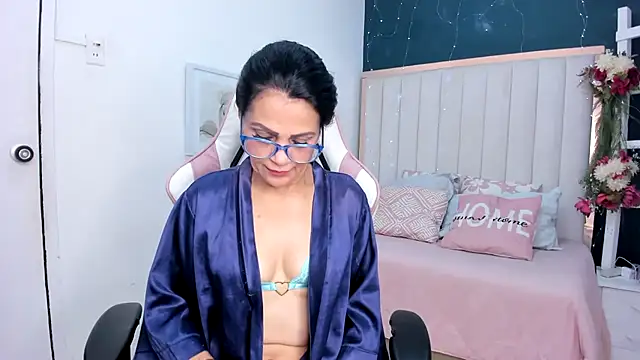 margot smith  online show from 18, 11, 2025