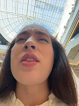 Holly Play online show from 21, 10, 2025