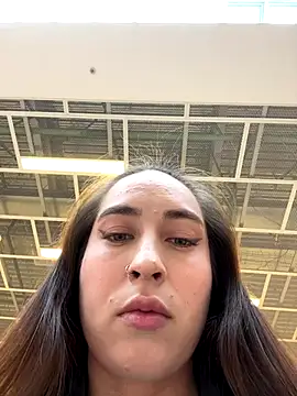 Holly Play online show from 15, 9, 2025