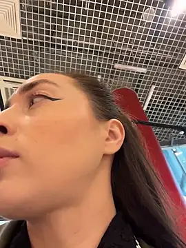 Holly Play online show from 12, 10, 2025