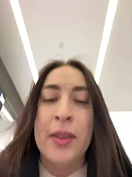 Holly Play online show from 27, 2, 2025