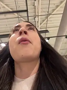 Holly Play online show from 28, 2, 2025