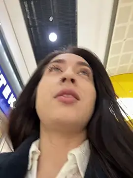 Holly Play online show from 17, 3, 2025