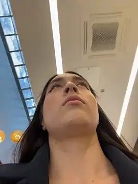 Holly Play online show from 17, 1, 2026