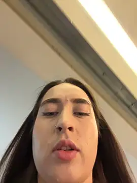 Holly Play online show from 31, 3, 2026