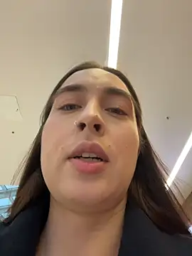 Holly Play online show from 26, 11, 2025