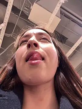 Holly Play online show from 19, 12, 2025