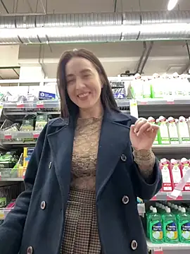 Holly Play online show from 19, 3, 2025