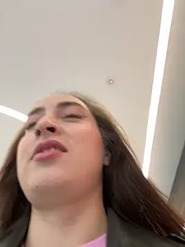 Holly Play online show from 11, 9, 2025