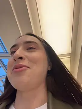 Holly Play online show from 7, 11, 2025