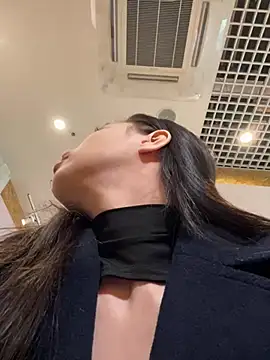 Holly Play online show from 18, 3, 2025