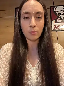 Holly Play online show from 19, 6, 2026