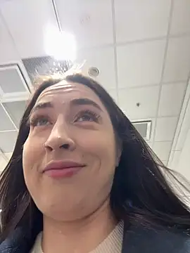 Holly Play online show from 21, 3, 2025