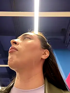 Holly Play online show from 26, 9, 2025