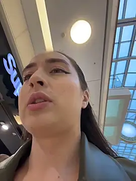 Holly Play online show from 26, 10, 2025