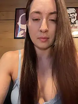 Holly Play online show from 13, 7, 2026