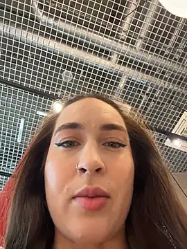 Holly Play online show from 3, 10, 2025