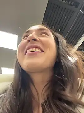 Holly Play online show from 6, 2, 2026