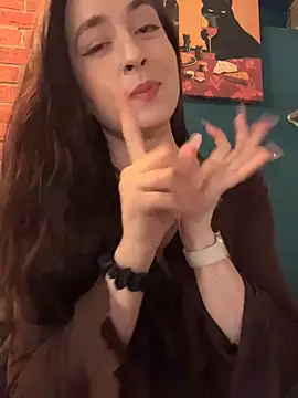 Holly Play online show from 17, 6, 2026
