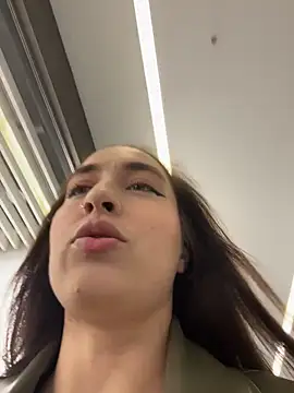 Holly Play online show from 9, 10, 2025