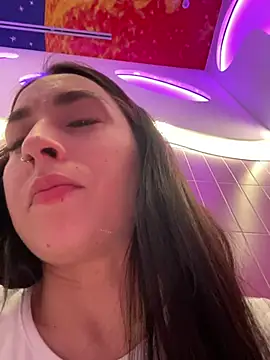 Holly Play online show from 20, 2, 2025