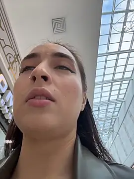 Holly Play online show from 6, 10, 2025