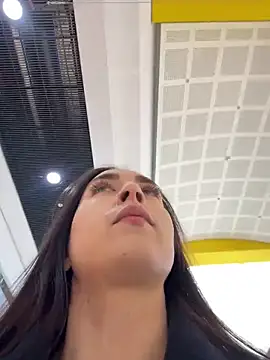 Holly Play online show from 26, 2, 2025