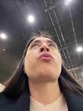 Holly Play online show from 28, 2, 2025