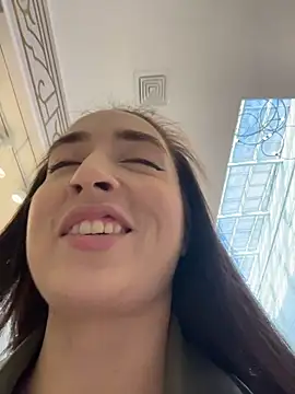 Holly Play online show from 19, 10, 2025