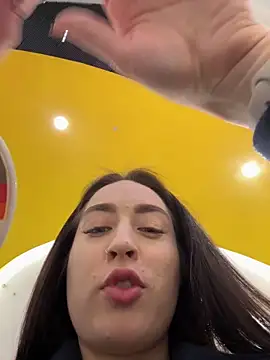 Holly Play online show from 25, 2, 2025