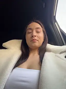 Holly Play online show from 7, 2, 2026