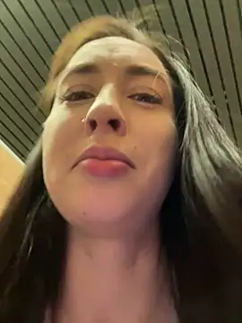 Holly Play online show from 15, 3, 2025