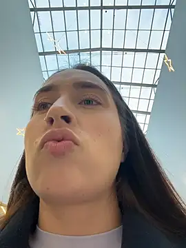 Holly Play online show from 16, 11, 2025