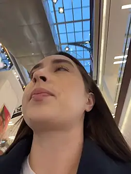 Holly Play online show from 28, 11, 2025