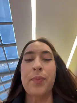 Holly Play online show from 15, 12, 2025